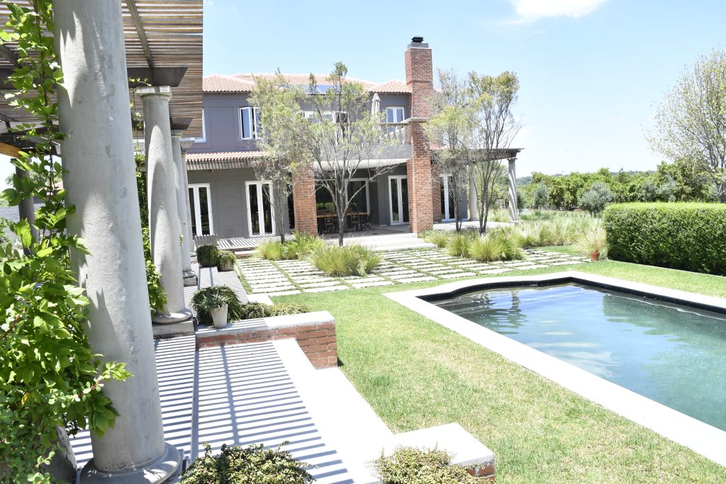 saddlebrook06 swimming pool and landscaped garden and pergola